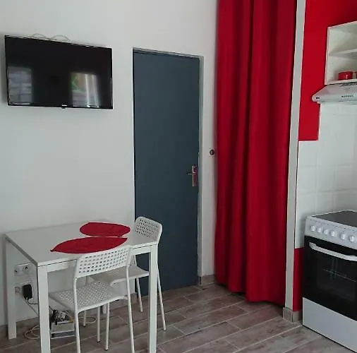 Studio アパート オーシュ